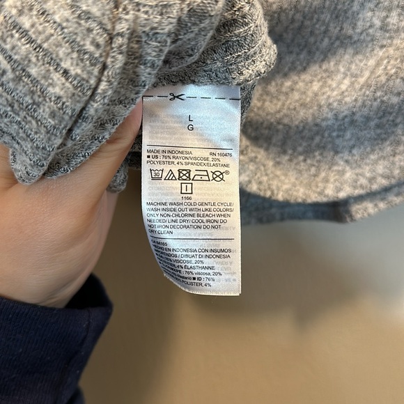 Old Navy Ribbed Tee - Picture 5 of 5